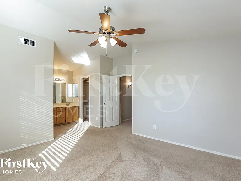 8735 W Sierra Vista Dr — Photo 7