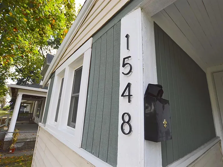 1548 Leonard St — Photo 2