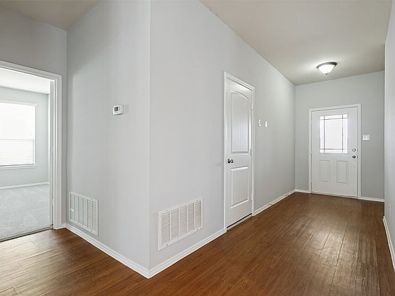4th image of 9128 Greene Dr