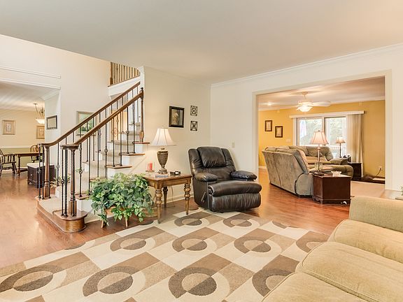 3rd image of 7904 Woodstone Dr