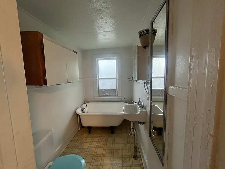 2 bed, 1.0 bath, $825 — Photo 2