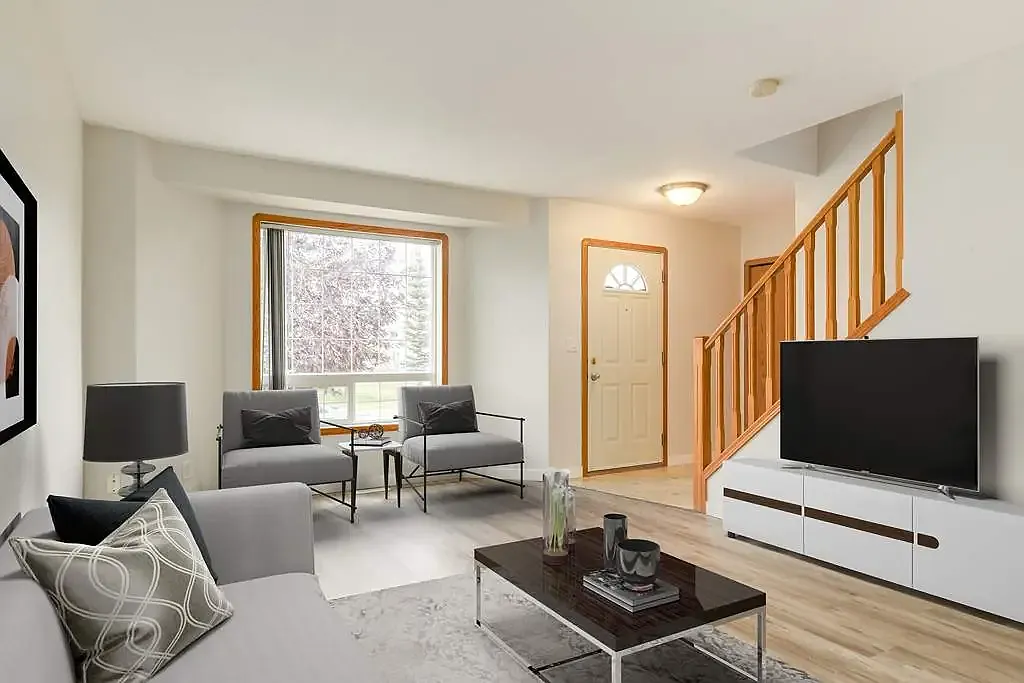 Kyte Crescent Townhomes — Photo 1