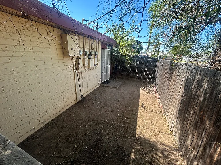 1123 E Sierra Vista Dr #7 — Photo 9