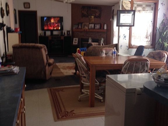 5th image of 935 Ashwood St