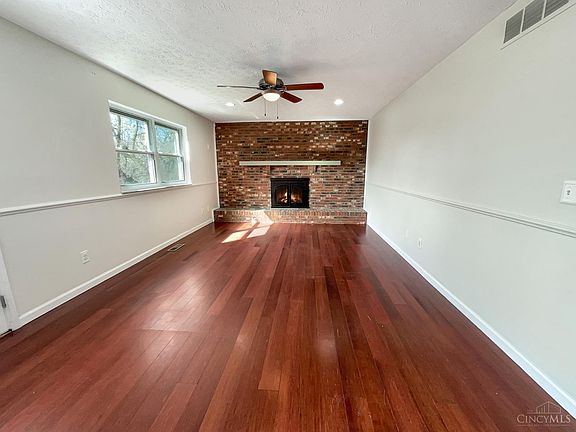 3rd image of 3012 Woodside Dr