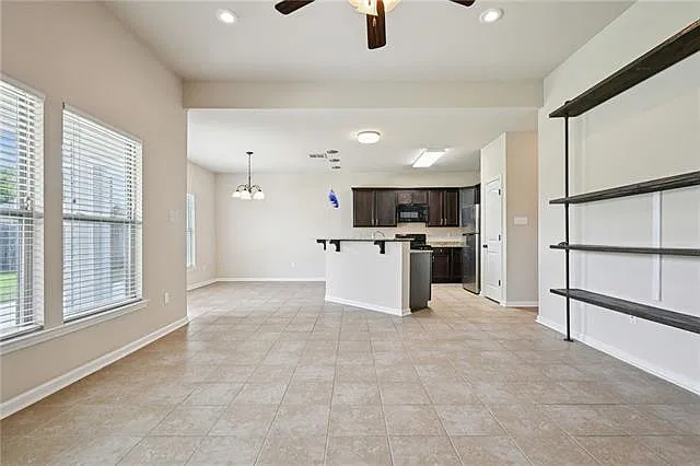 3 bed, 2.0 bath, 1475 sqft, $1,800 — Photo 4