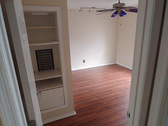 2nd image of 2826 Gleason Ave