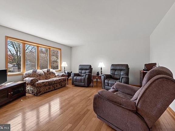 4th image of 10141 Bell Inn Ln