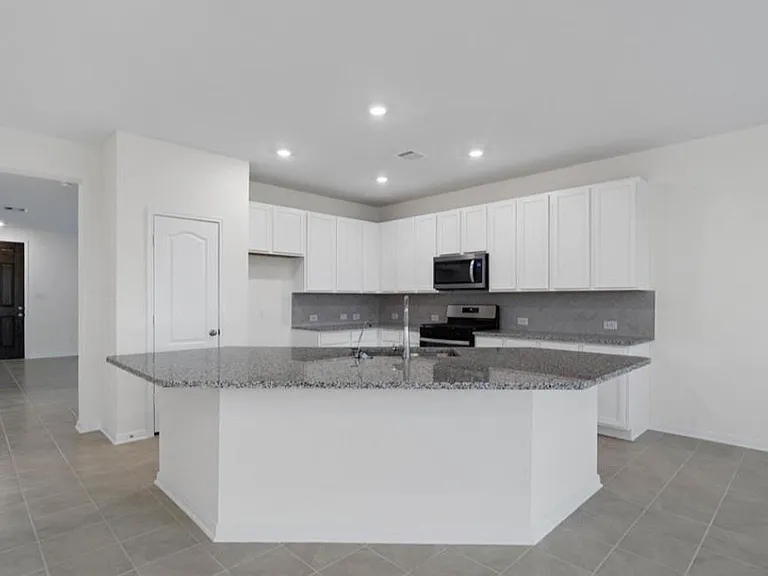 7631 Coral Key Dr — Photo 4