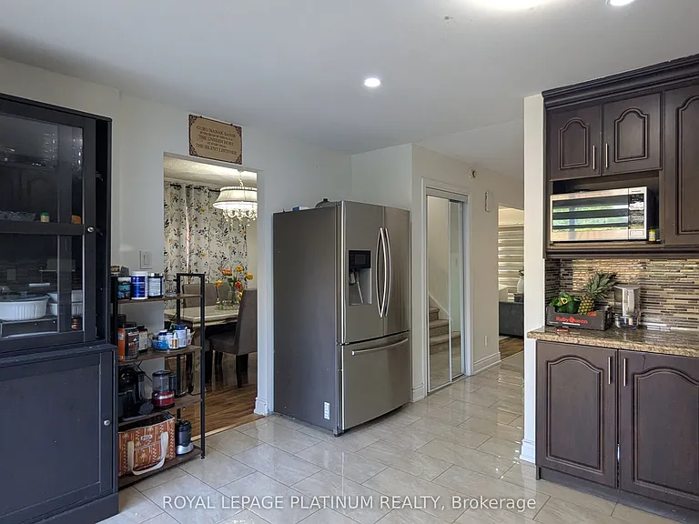 4 Gervais Dr — Photo 14