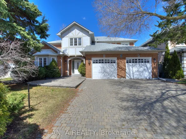 22 Chiltern Hl, Richmond Hill, ON L4B 3B8