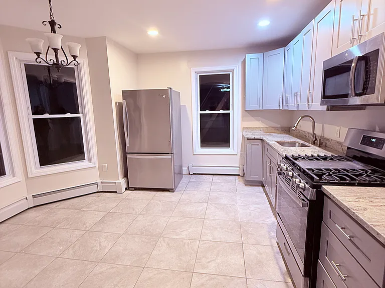 418 S 1st Ave #2 — Photo 2