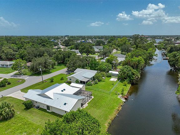 3rd image of 2371 Lakeshore Cir
