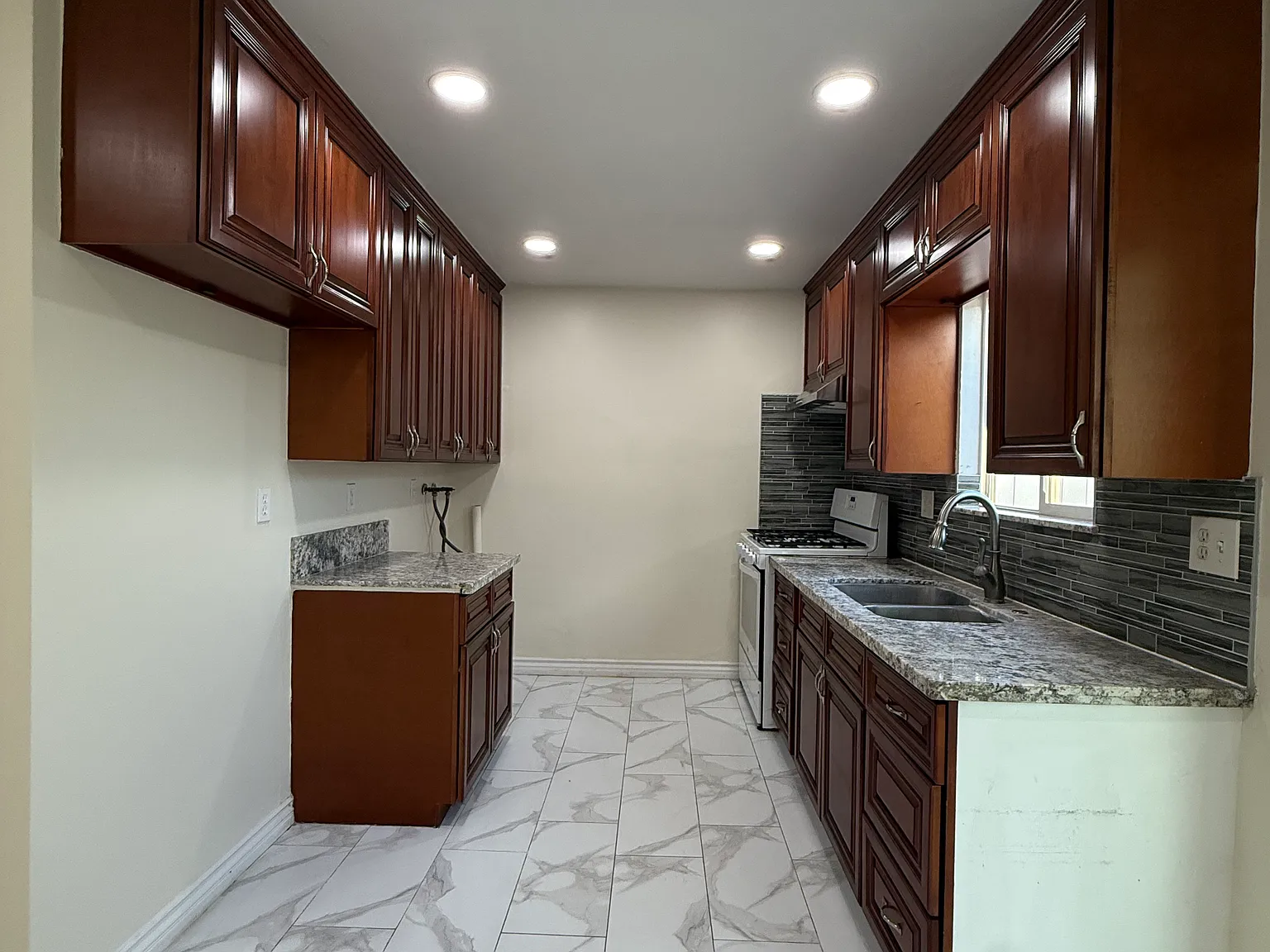 2 bed, 1.5 bath, 960 sqft, $2,700 — Photo 4