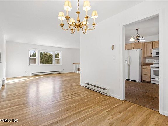 5th image of 7 Brownhouse Rd