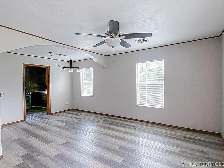 613 W 23rd St — Photo 7
