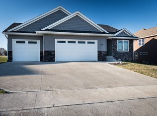 809 W Orange St, West Branch, IA 52358