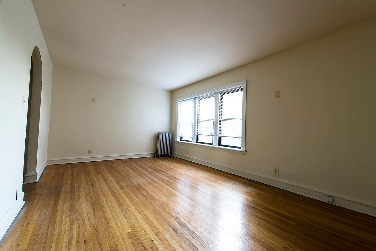 Building Photo - 1514 W 77th