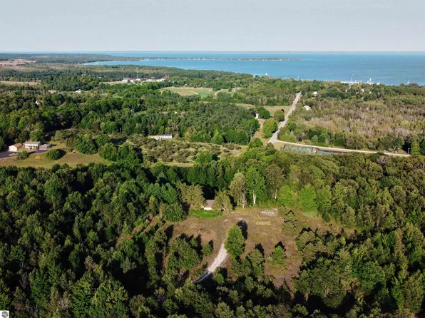 10050 N Ranger Rd, Northport, MI 49670