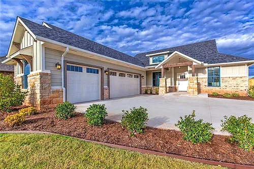8425 NW 135th Ter Photo 1 8425 NW 135th Ter Photo 1