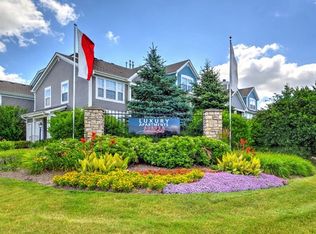 1470 Southfield Dr APT 07, Aurora, IL 60504