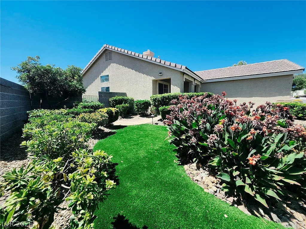 3 bed, 2.0 bath, 1149 sqft, $2,150 — Photo 2