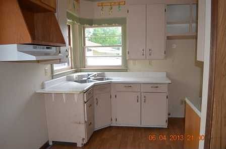 5th image of 615 Western Ave