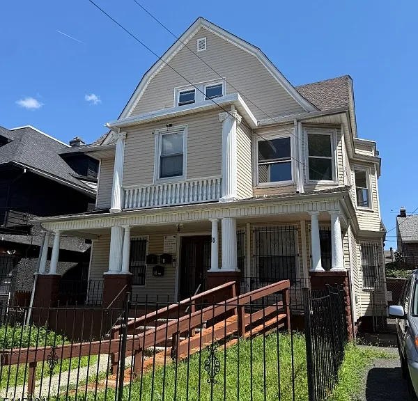 61 Mapes Ave — Photo 1