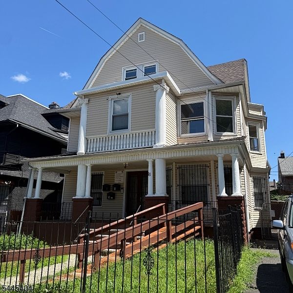 1st image of 61 Mapes Ave