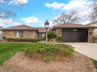 1629 E Greenwood Dr, Mount Prospect, IL
