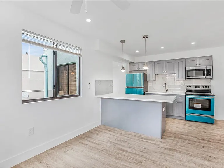 1648 SW 7th St #5 — Photo 2