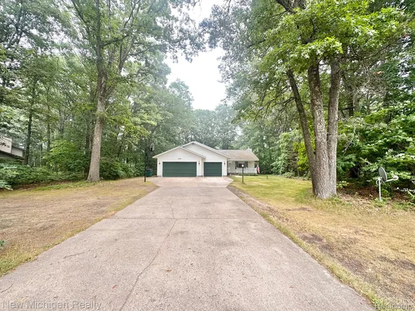 2488 W Riverwood Dr, Twin Lake, MI 49457
