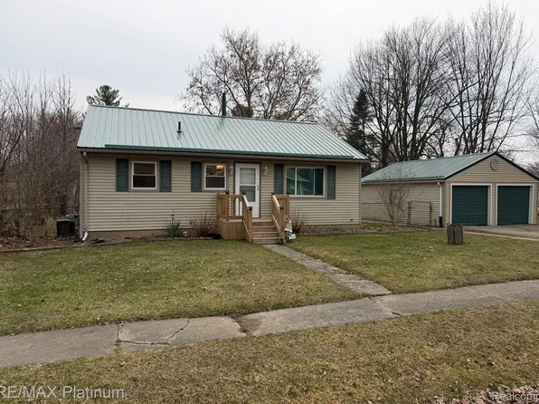 1475 Cutler St, Burton, MI 48509