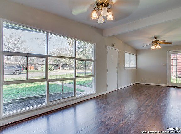 4th image of 514 Brightwood Pl