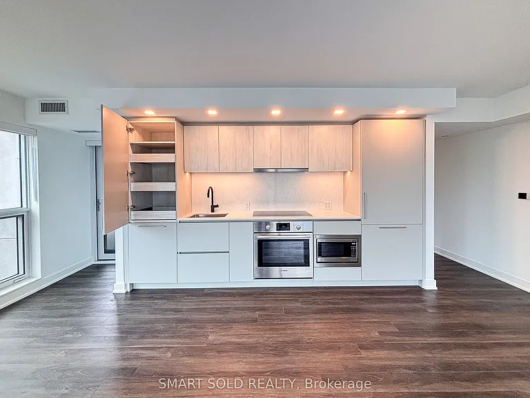 609 Sherbourne St #1402 — Photo 3