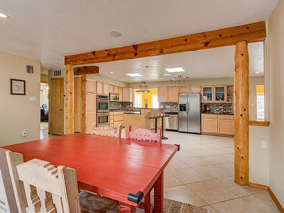 3rd image of 4005 Lara Dr NE