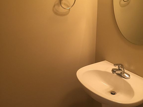 5th image of 102 Mallard St