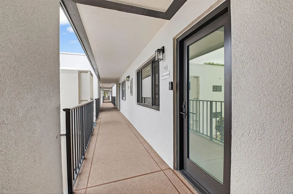 Building Photo - 15109 Ashland Dr #323