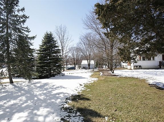 4th image of 1146 S Church Ave