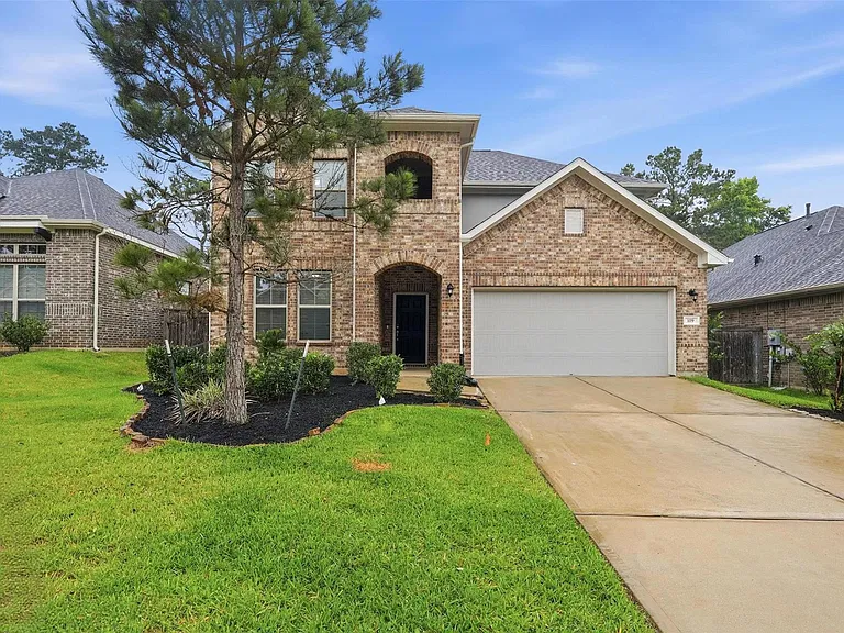 119 Buttonwood Ct — Photo 1