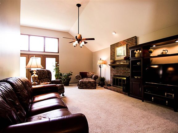 3rd image of 9116 E Peppertree Cir
