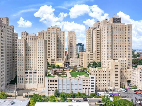 4 Beacon Way #1804, Jersey City, NJ 07304