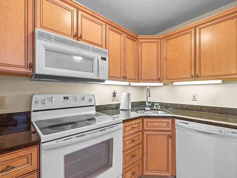 700 Brookside Dr #J — Photo 10