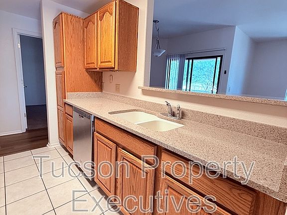 2nd image of 2550 E River Rd Unit 20101