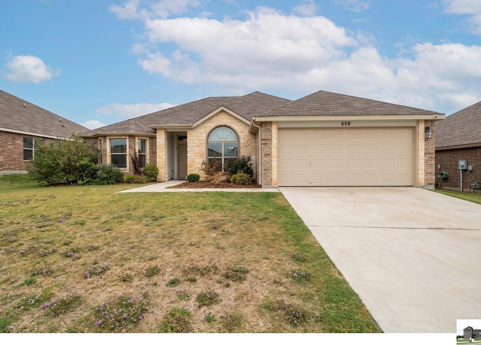 3 bed, 2.0 bath, 2132 sqft, $1,695 — Photo 1