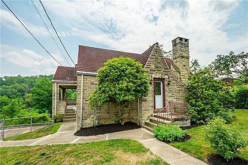 50 Ash Ave photo 1