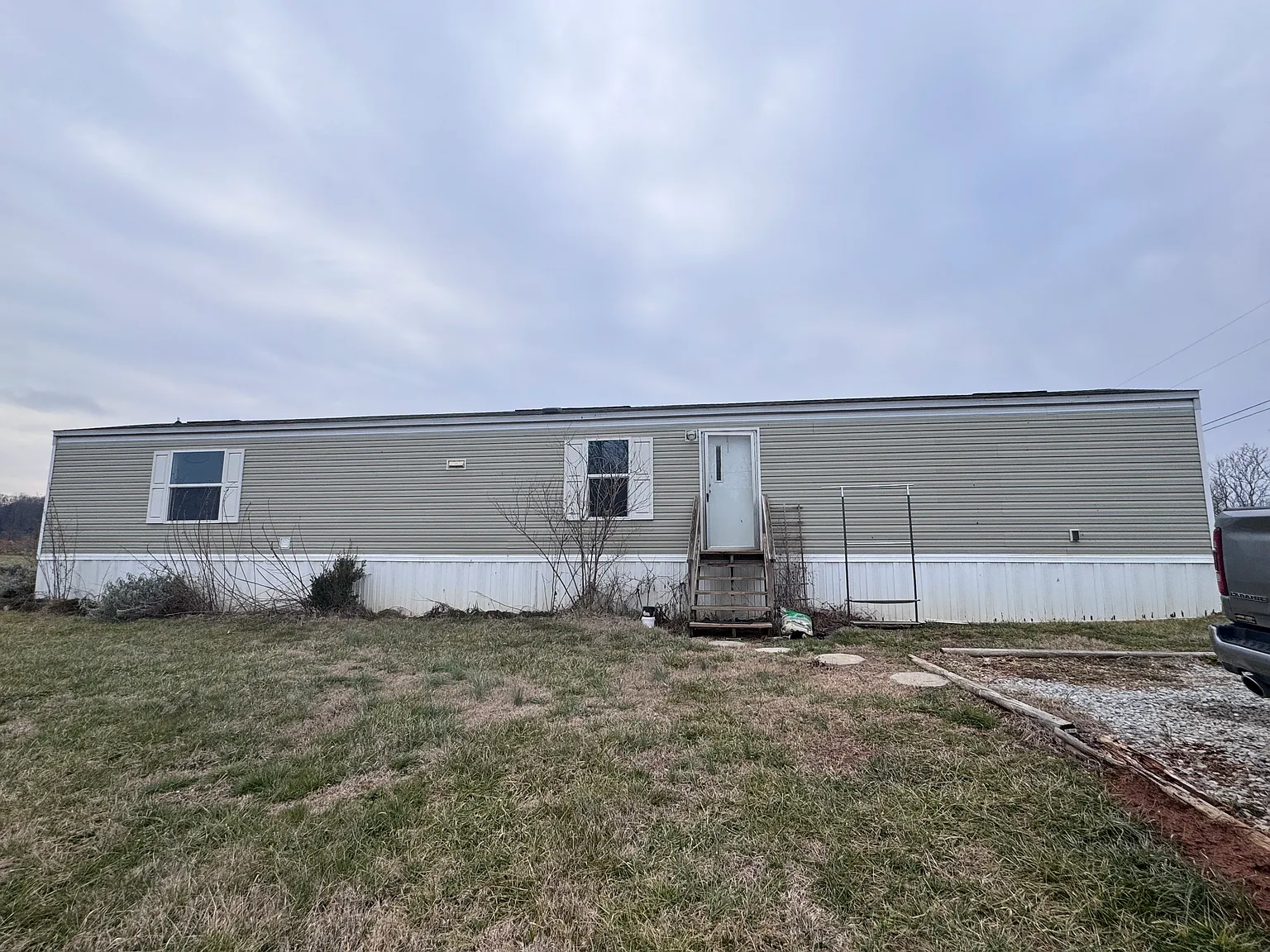 3 bed, 900 sqft, $950 — Photo 1
