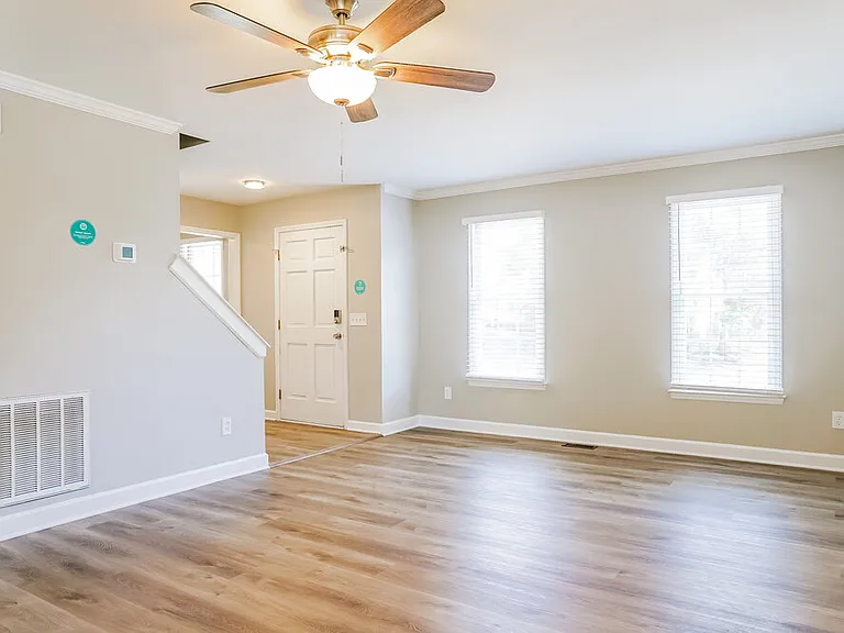 983 Saint Catherines Dr — Photo 6