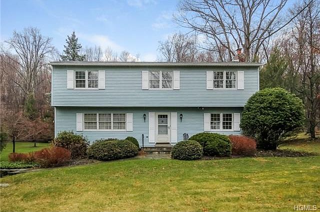1st image of 6 Columbus Dr