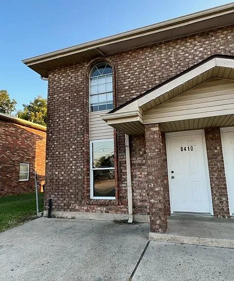 8410 W Livingston Ave — Photo 1